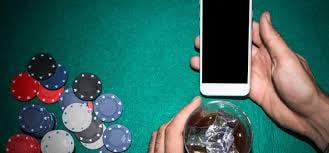 Antarmuka aplikasi mobile qq39 menampilkan game slot dan live dealer